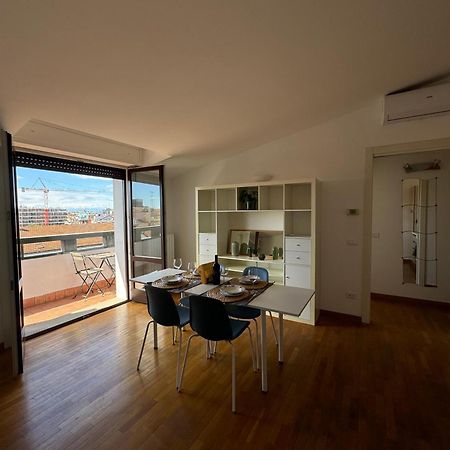 Appartamento Isola- Attico Con Balcone Milan Exterior photo