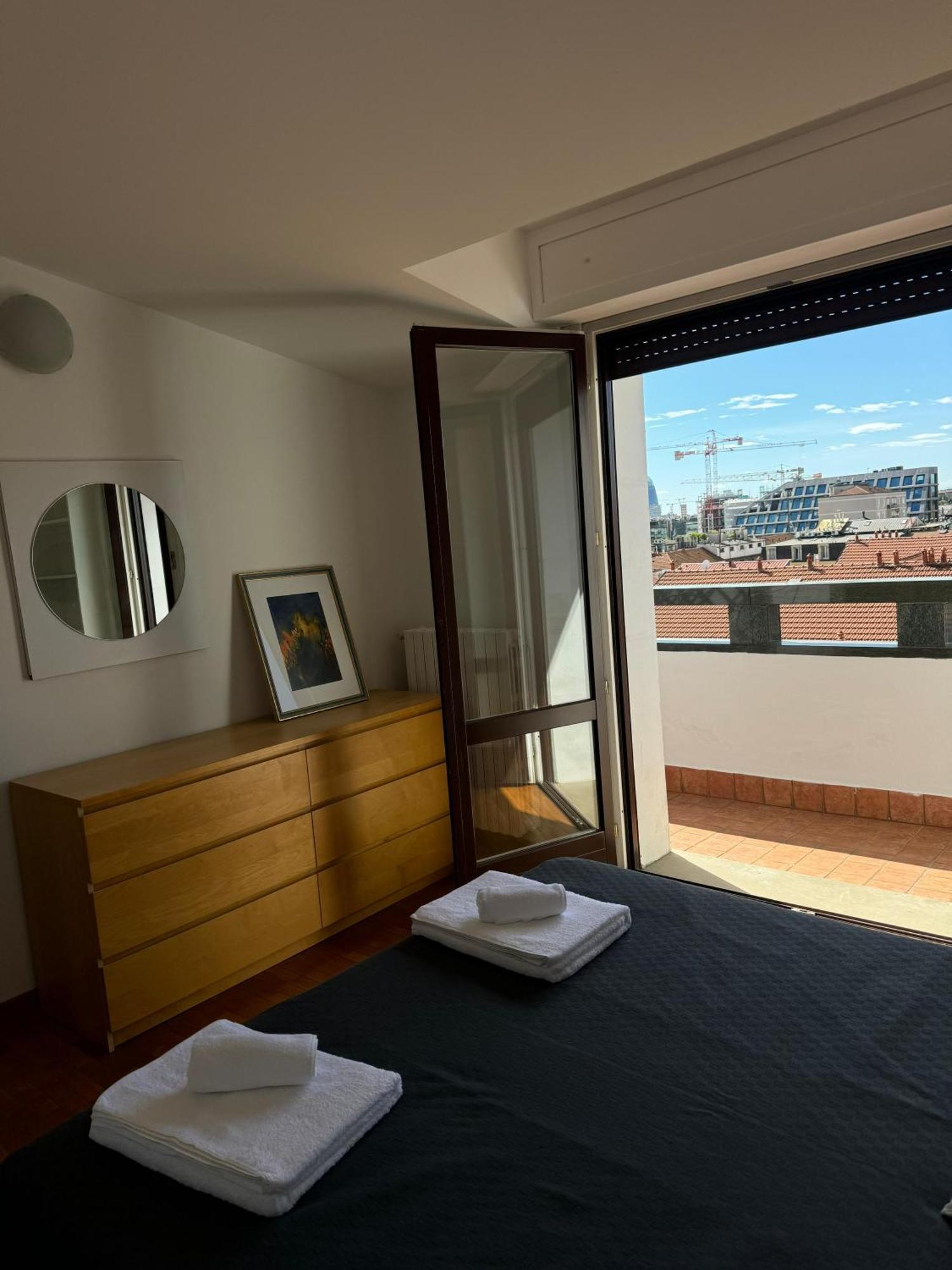Appartamento Isola- Attico Con Balcone Milan Exterior photo