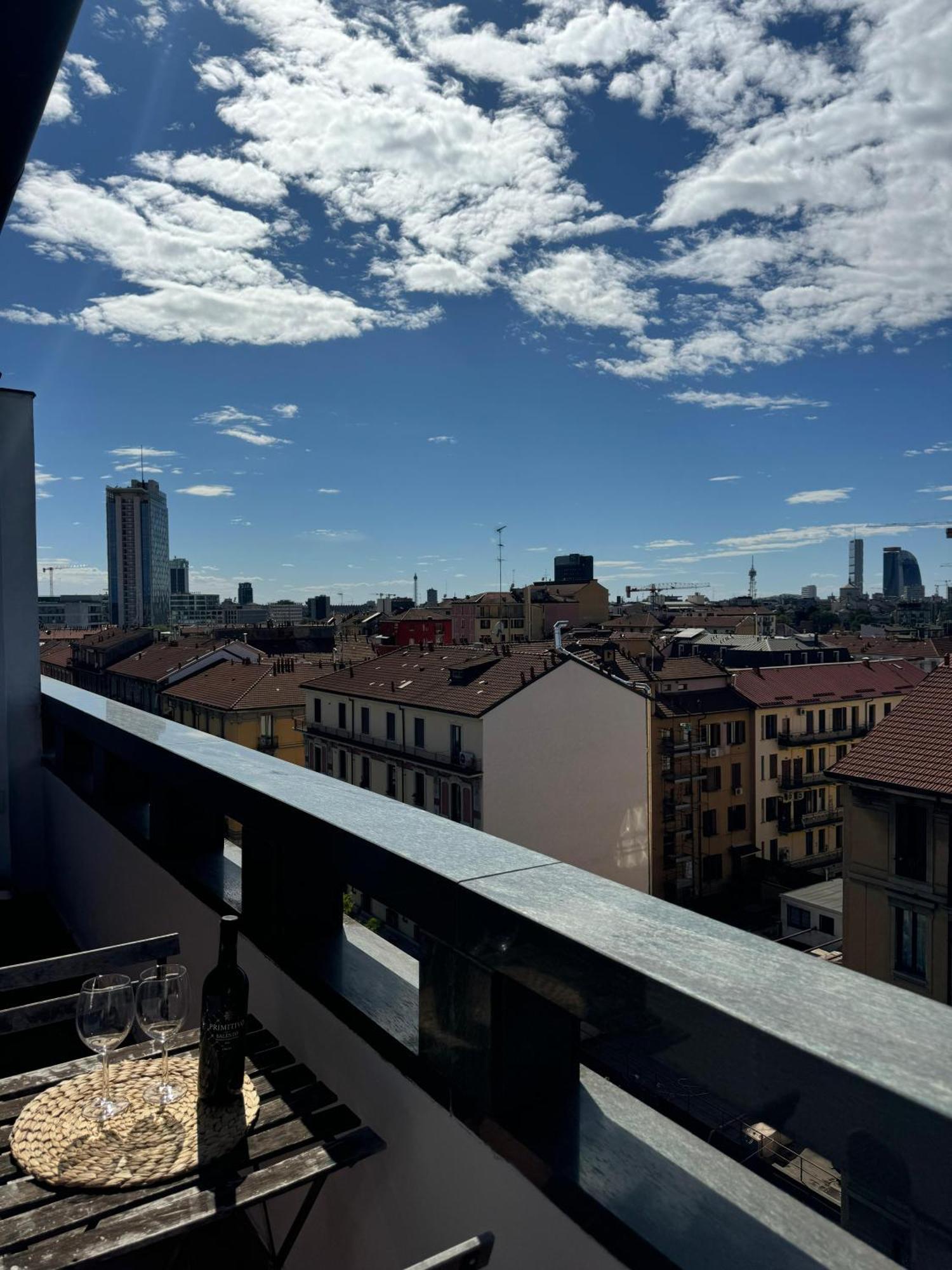 Appartamento Isola- Attico Con Balcone Milan Exterior photo