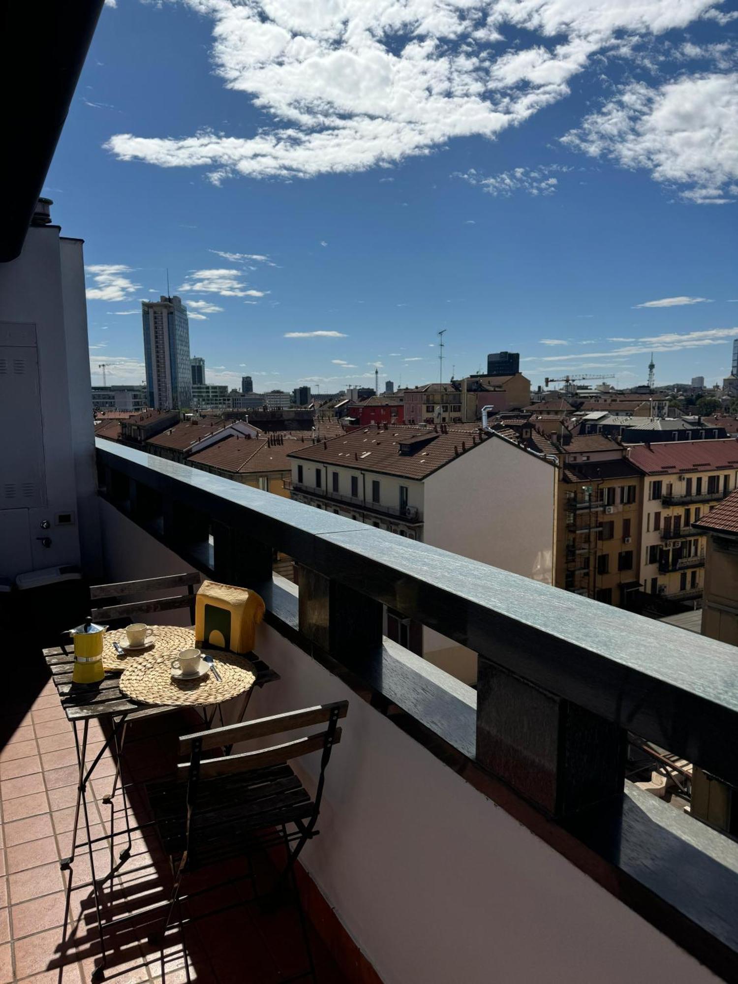 Appartamento Isola- Attico Con Balcone Milan Exterior photo