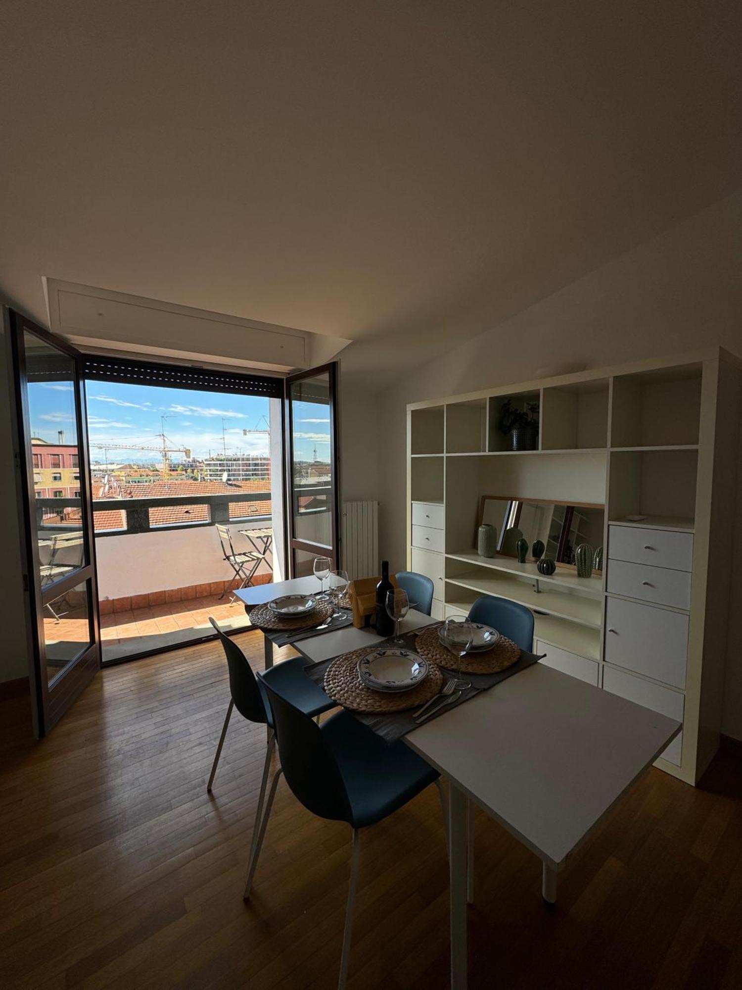 Appartamento Isola- Attico Con Balcone Milan Exterior photo
